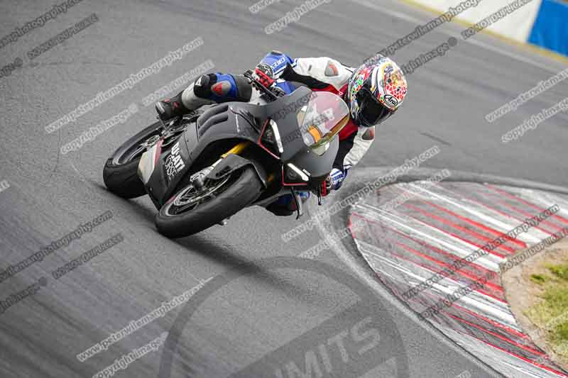 donington no limits trackday;donington park photographs;donington trackday photographs;no limits trackdays;peter wileman photography;trackday digital images;trackday photos